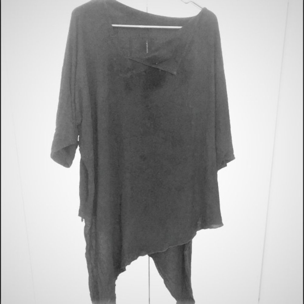 Oh My Gauze black asymmetrical top size 3 size xxl
